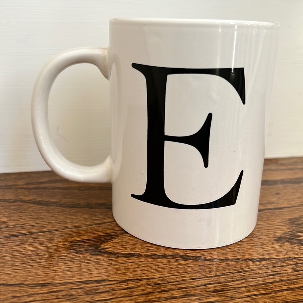 “E” initial monogram mug